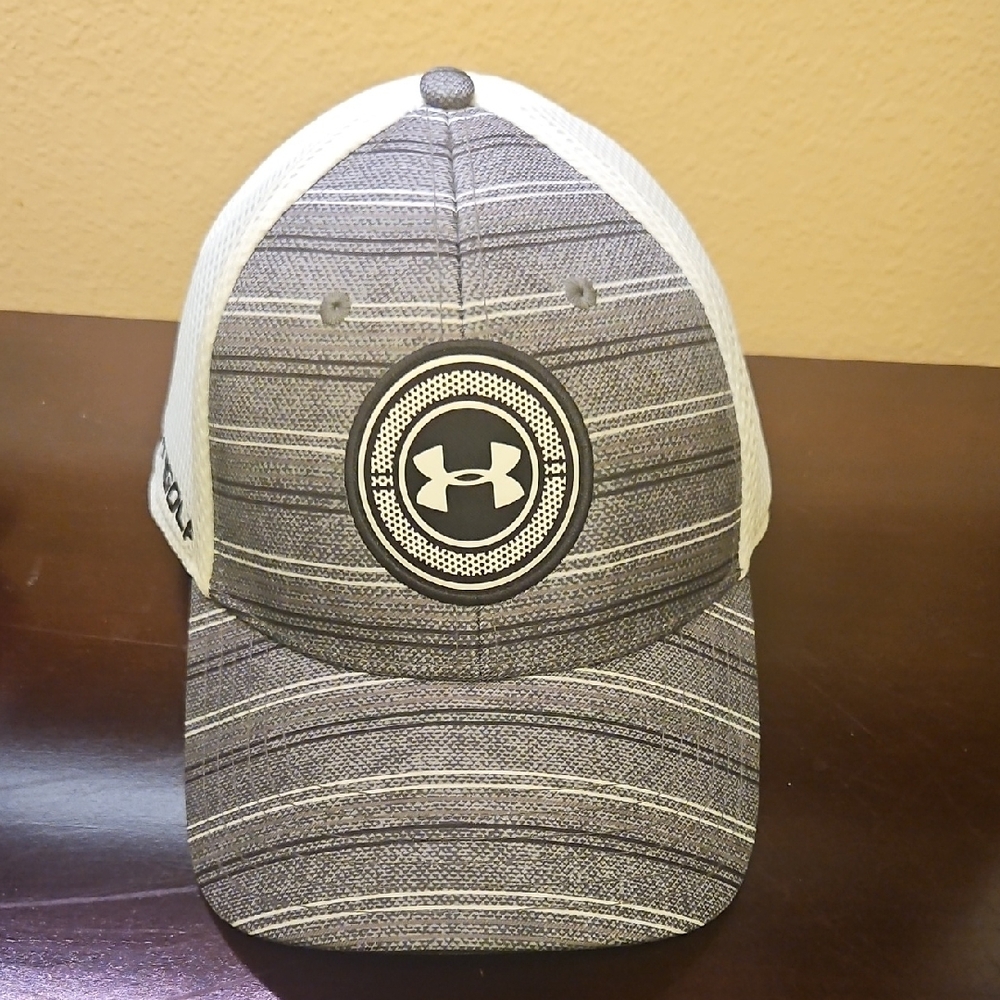 Under Armour Gray and White Striped Cap Golf MD/LG like New UA